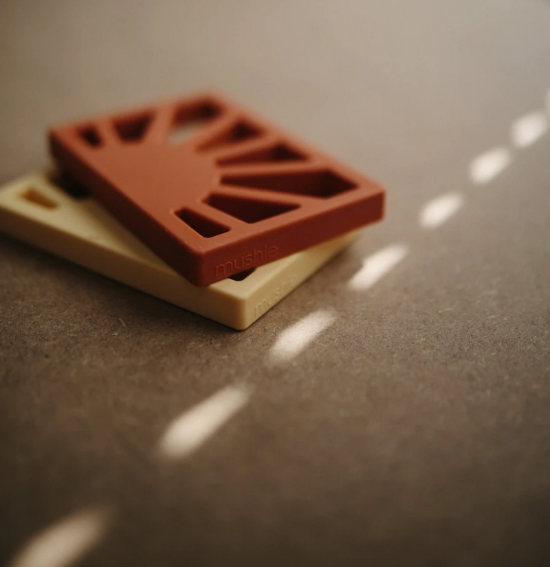 Mushie Teether Sun 牙膠 (Shifting Sand)